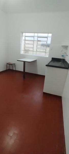 Imagem 6 da galeria do anúncio: Kitnet quarto, cozinha, banheiro e área de serviço.