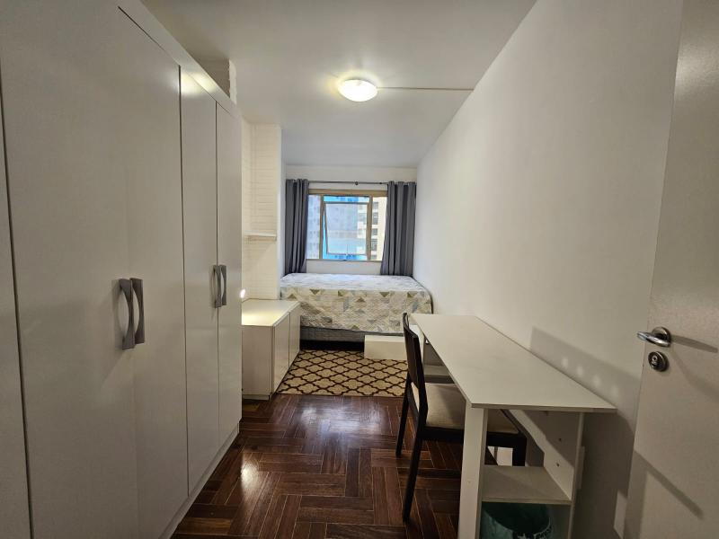 Imagem 1 da galeria do anúncio: QUARTO AMPLO EM AP AO LADO DA AV. PAULISTA (TUDO INCLUSO)