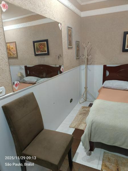 Imagem 16 da galeria do anúncio: Suíte em casarão com piscina próxima ao metrô