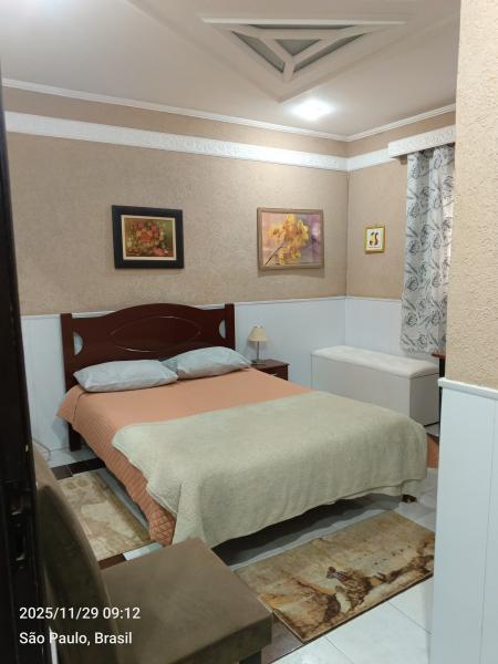 Imagem 15 da galeria do anúncio: Suíte em casarão com piscina próxima ao metrô