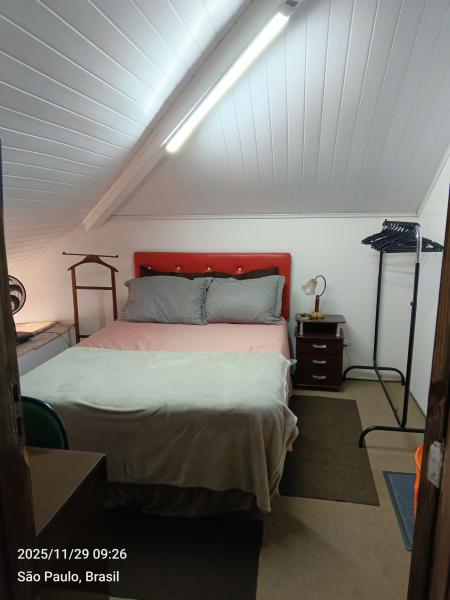 Imagem 16 da galeria do anúncio: Suíte em casarão com piscina e fácil acesso ao metrô.