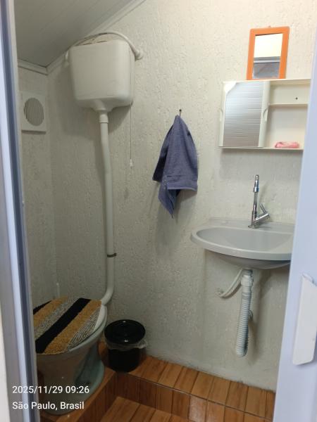 Imagem 19 da galeria do anúncio: Suíte em casarão com piscina e fácil acesso ao metrô.