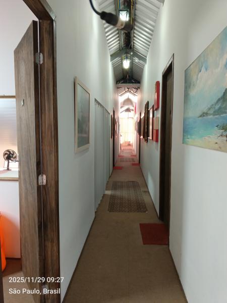 Imagem 20 da galeria do anúncio: Suíte em casarão com piscina e fácil acesso ao metrô.