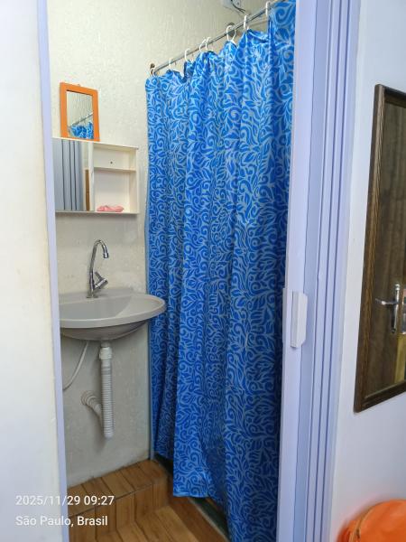 Imagem 22 da galeria do anúncio: Suíte em casarão com piscina e fácil acesso ao metrô.