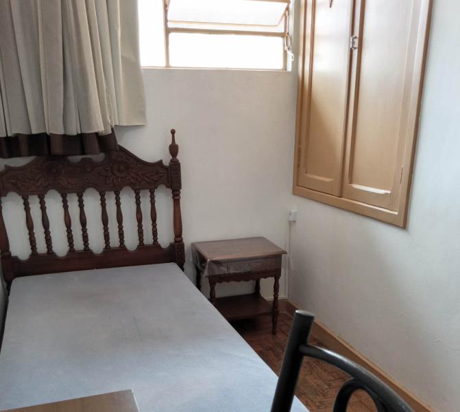 Imagem 4 da galeria do anúncio: Quarto - Rua Catete - Alto Barroca - Entrada independente