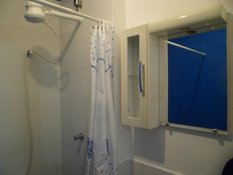 Imagem 8 da galeria do anúncio: kit-net de Casal mobiliado à 700 metros da estação saúde.