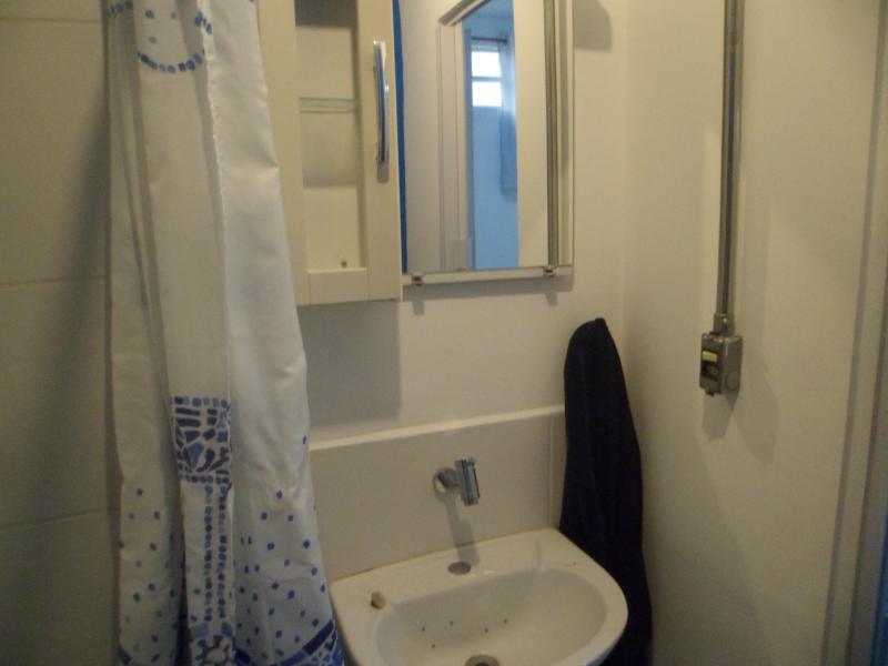 Imagem 7 da galeria do anúncio: kit-net de Casal mobiliado à 700 metros da estação saúde.