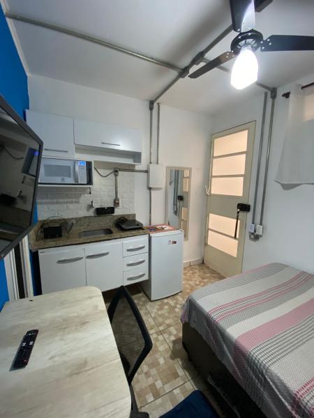 Imagem 2 da galeria do anúncio: kit-net de Casal mobiliado à 700 metros da estação saúde.