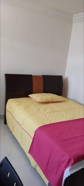 Imagem 1 da galeria do anúncio: EXCELENTE QUARTO MOBILIADO