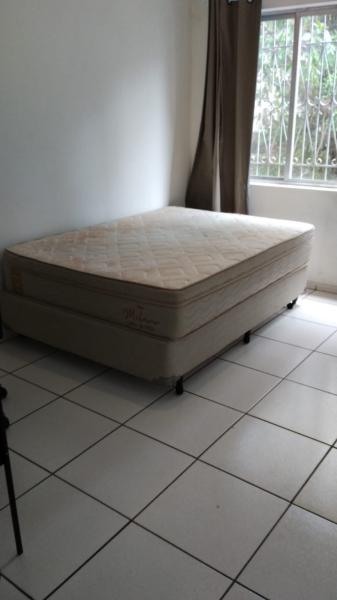 Imagem 3 da galeria do anúncio: Alugo quarto mobiliado no centro de Joinville