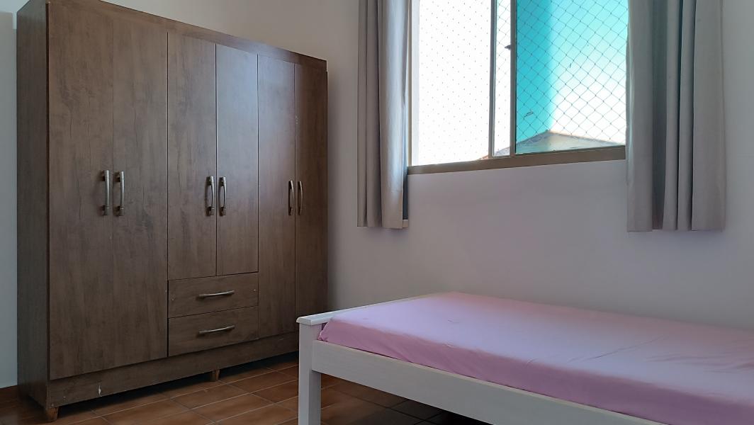 Imagem 6 da galeria do anúncio: Quarto mobiliado para mulheres