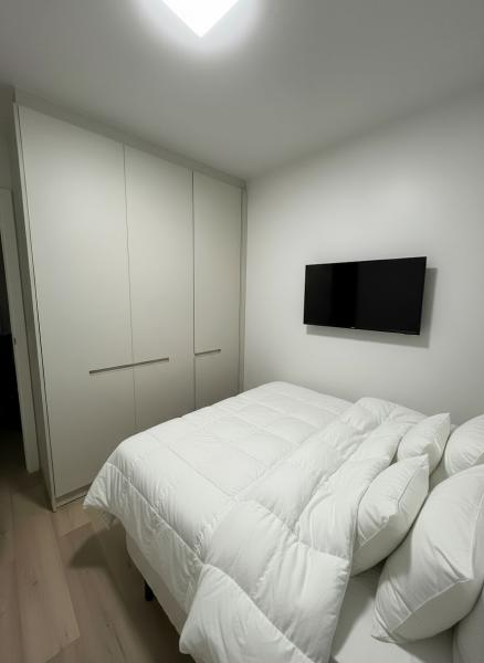 Imagem 6 da galeria do anúncio: Quarto em apartamento na quadra do mar na praia central