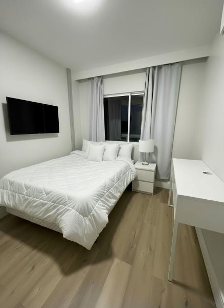 Imagem 5 da galeria do anúncio: Quarto em apartamento na quadra do mar na praia central