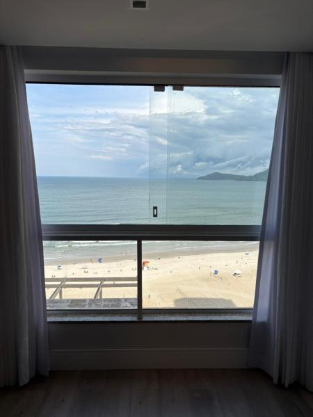 Imagem 4 da galeria do anúncio: Quarto em apartamento na quadra do mar na praia central