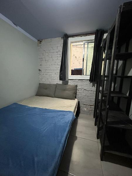 Imagem 1 da galeria do anúncio: Quarto mobiliado,com todas contas inclusas,Centro de PoA Q56