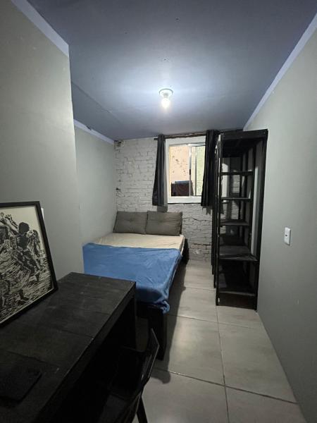 Imagem 3 da galeria do anúncio: Quarto mobiliado,com todas contas inclusas,Centro de PoA Q56