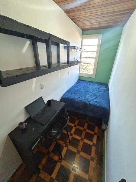 Imagem 1 da galeria do anúncio: Quarto mobiliado a 5min da UFRGS,SÓ MULHERES. GQ07