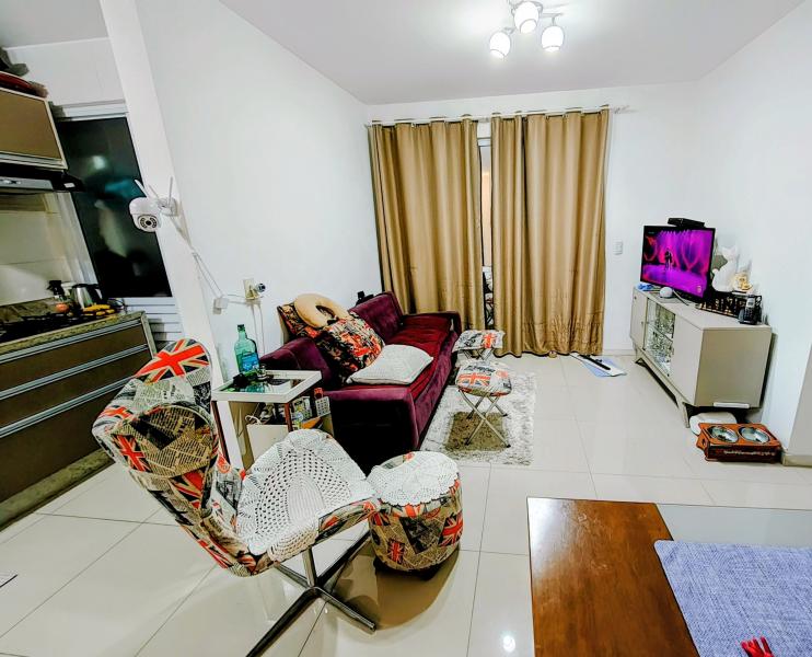 Imagem 2 da galeria do anúncio: Amplo quarto mobiliado /frigobar