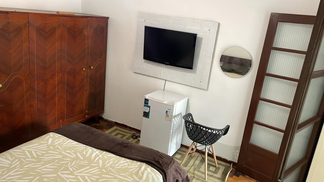 Imagem 16 da galeria do anúncio: Quarto completo em casa mobiliada em ótima localização