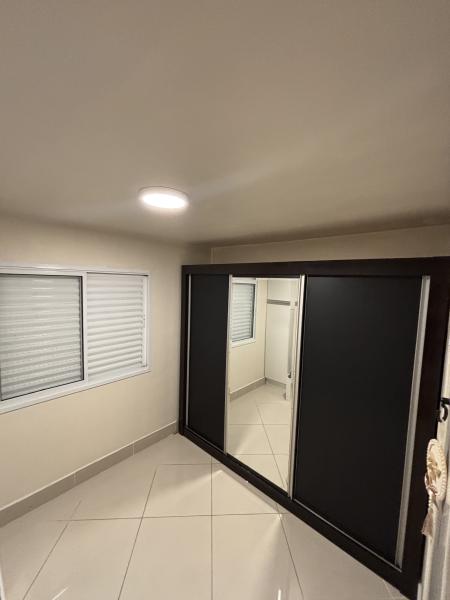 Imagem 3 da galeria do anúncio: Quarto mobiliado para  jovens senhoritas :)