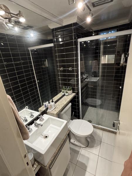 Imagem 2 da galeria do anúncio: Quarto mobiliado para  jovens senhoritas :)