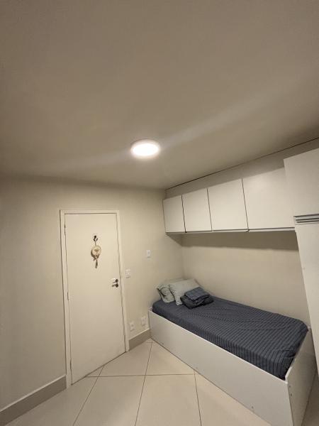 Imagem 1 da galeria do anúncio: Quarto mobiliado para  jovens senhoritas :)