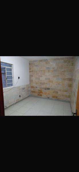 Imagem 3 da galeria do anúncio: ALUGO QUARTO SEM MOBÍLIA.