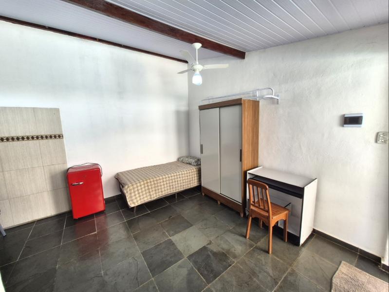 Imagem 3 da galeria do anúncio: kitnet/studio em casa com piscina