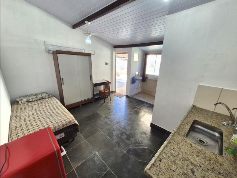 Imagem 5 da galeria do anúncio: kitnet/studio em casa com piscina