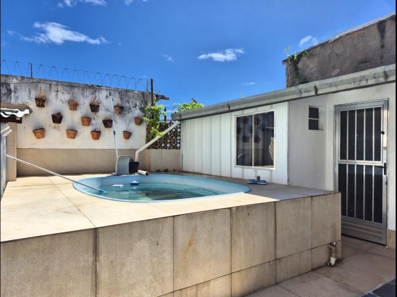 Imagem 1 da galeria do anúncio: kitnet/studio em casa com piscina