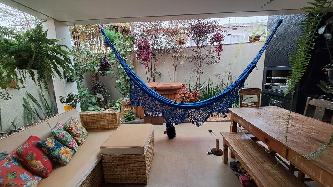 Imagem 1 da galeria do anúncio: Quarto feminino com garagem - Conforto & Estilo