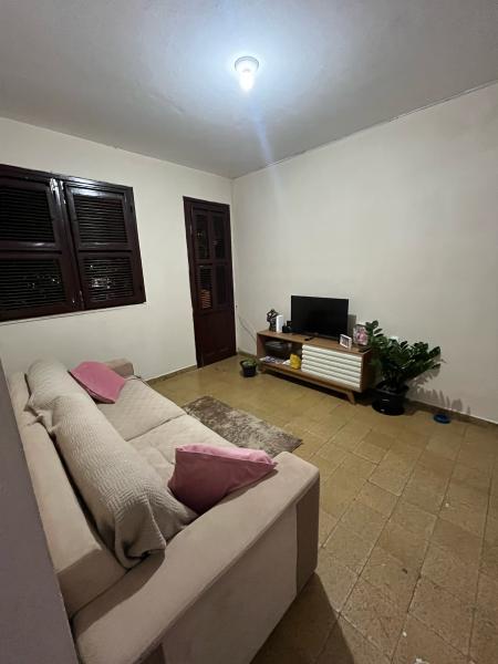 Imagem 7 da galeria do anúncio: Quarto mobiliado,  com banheiro na Varjota