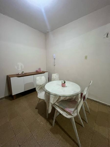 Imagem 8 da galeria do anúncio: Quarto mobiliado,  com banheiro na Varjota