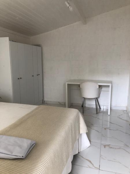 Imagem 2 da galeria do anúncio: Suite individual com Cozinha