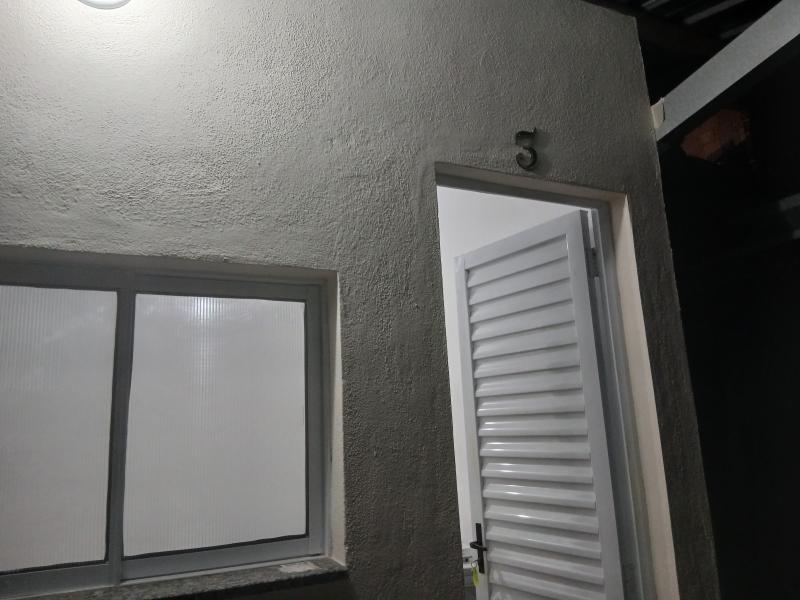 Imagem 9 da galeria do anúncio: Kitnet com cozinha e banheiro privativo.