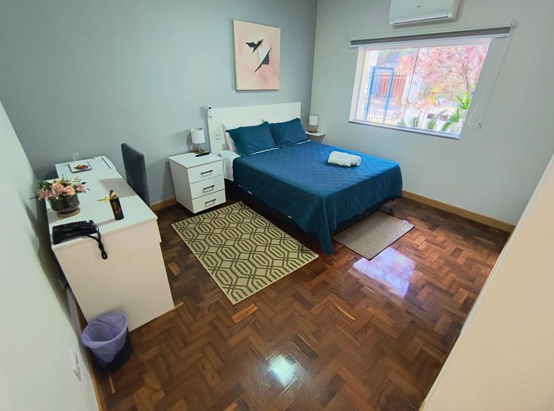 Imagem 6 da galeria do anúncio: Casa com suítes individuais e banheiro privativo
