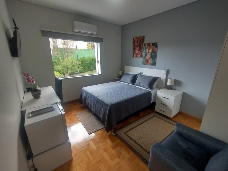 Imagem 5 da galeria do anúncio: Casa com suítes individuais e banheiro privativo