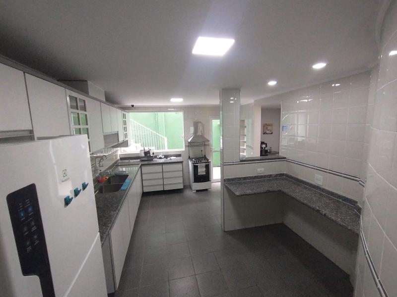 Imagem 11 da galeria do anúncio: Casa com suítes individuais e banheiro privativo