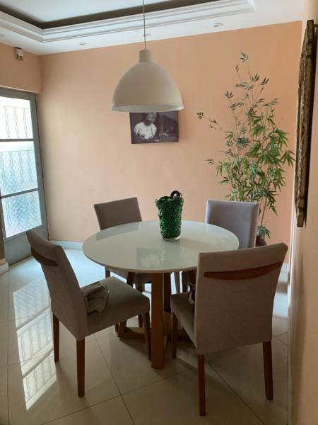 Imagem 2 da galeria do anúncio: Suíte Espaçosa — Ambiente Feminino, Seguro e Acolhedor