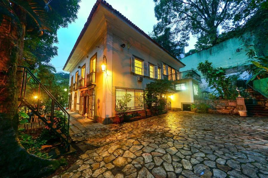 Imagem 1 da galeria do anúncio: Casarão em Laranjeiras - quartos individuais