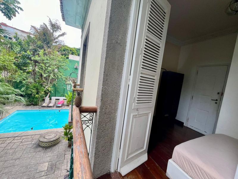 Imagem 9 da galeria do anúncio: Casarão em Laranjeiras - quartos individuais