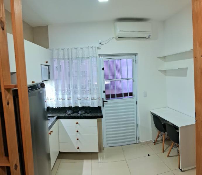 Imagem 2 da galeria do anúncio: Alugo kitinete mobiliada na Trindade.