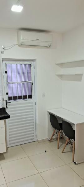 Imagem 3 da galeria do anúncio: Alugo kitinete mobiliada na Trindade.