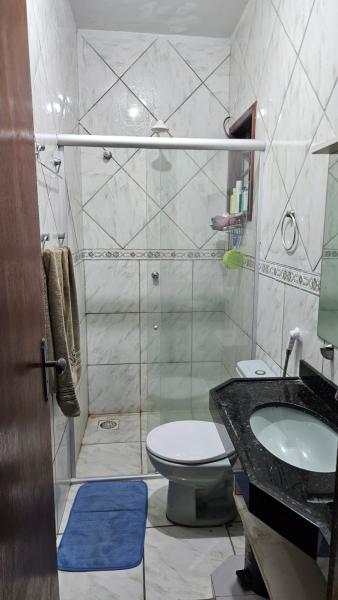 Imagem 4 da galeria do anúncio: SUITE - QUARTO CONFORTÁVEL COM BANHEIRO E MOBILIADO