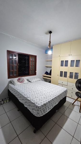 Imagem 1 da galeria do anúncio: SUITE - QUARTO CONFORTÁVEL COM BANHEIRO E MOBILIADO