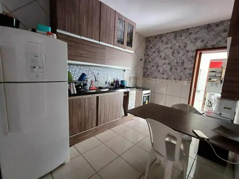 Imagem 6 da galeria do anúncio: SUITE - QUARTO CONFORTÁVEL COM BANHEIRO E MOBILIADO